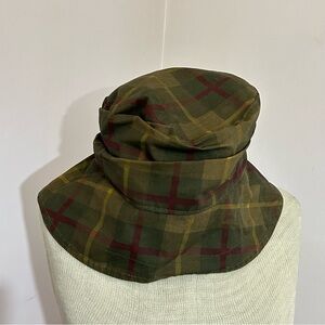 Barbour Waxed Bucket Hat Green Red Large